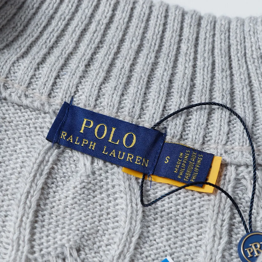 P194 Style number: 603 -Ralph Lauren 24ssRL half-zip long-sleeved sweater with classic war horse logo embroidery on the chest, pullover jacket -The item is made of dyed and spun yarn, purchased from the original version. A full set of customized accessories. Details determine success. A major autumn and winter new style. The item weighs more than 800 grams. It is soft and delicate and does not tie the body. The upper body effect is very nice and has a loose fit. -Color: black, white, gray -Size: S/M/L/XL/2XL